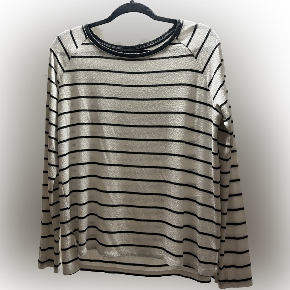 OLD NAVY | round neck / crew neck white and black striped long sleeve sweater